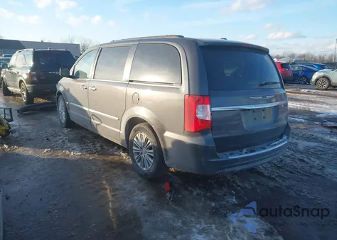 2015 Chrysler Town & Country Touring-L z USA, uszkodzony, nr VIN 2C4RC1CG6FR618581